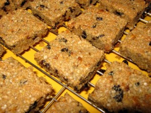 Quinoa Flakes Fuit and Nut Bar